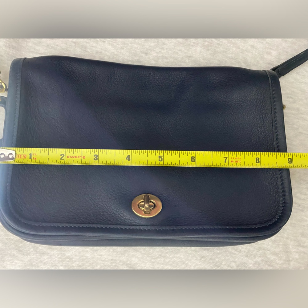 Coach Leather Purse / Navy
Leather Bag / Coach Pocket... - Picture 14 of 16